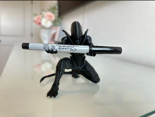 Alien xenomorph pen holder desk decor